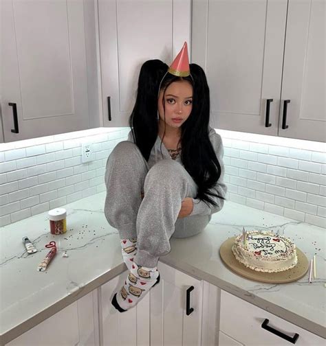 Booty appreciation collage : r/Bellapoarch .
